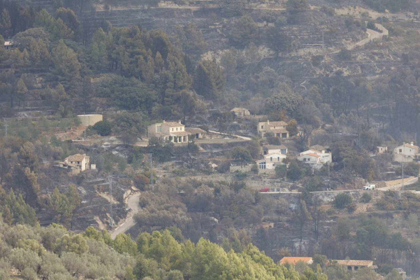 El incendio de Tàrbena deja ya casi 600 hectáreas calcinadas, en imágenes