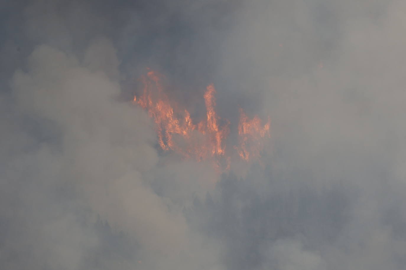 El incendio de Tàrbena deja ya casi 600 hectáreas calcinadas, en imágenes