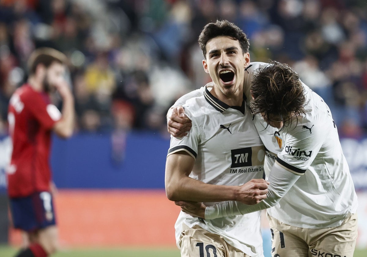 Jesús Vázquez celebra el gol junto a André Almeida.