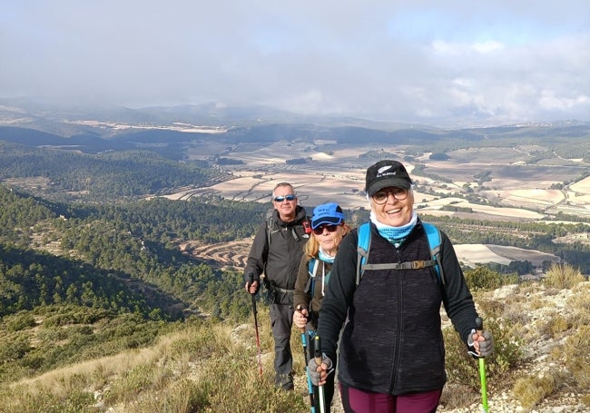 Marcha nórdica en la cima del menejador.