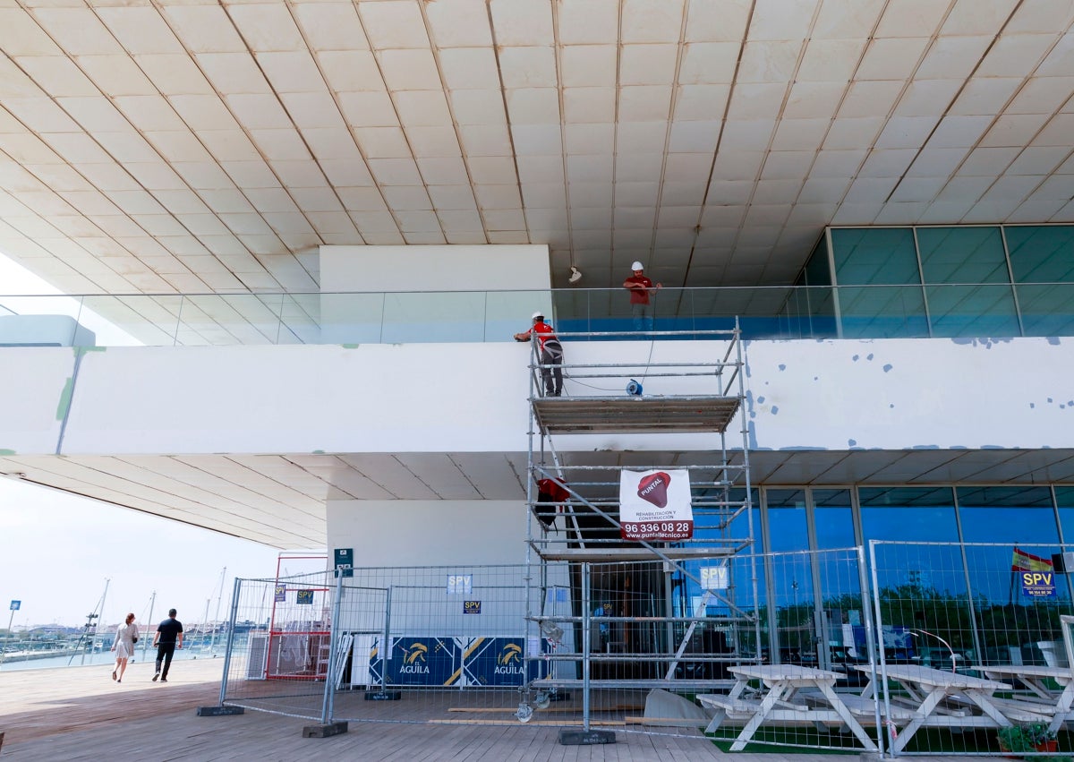 Imagen secundaria 1 - Tres imágenes del proceso de reforma. 