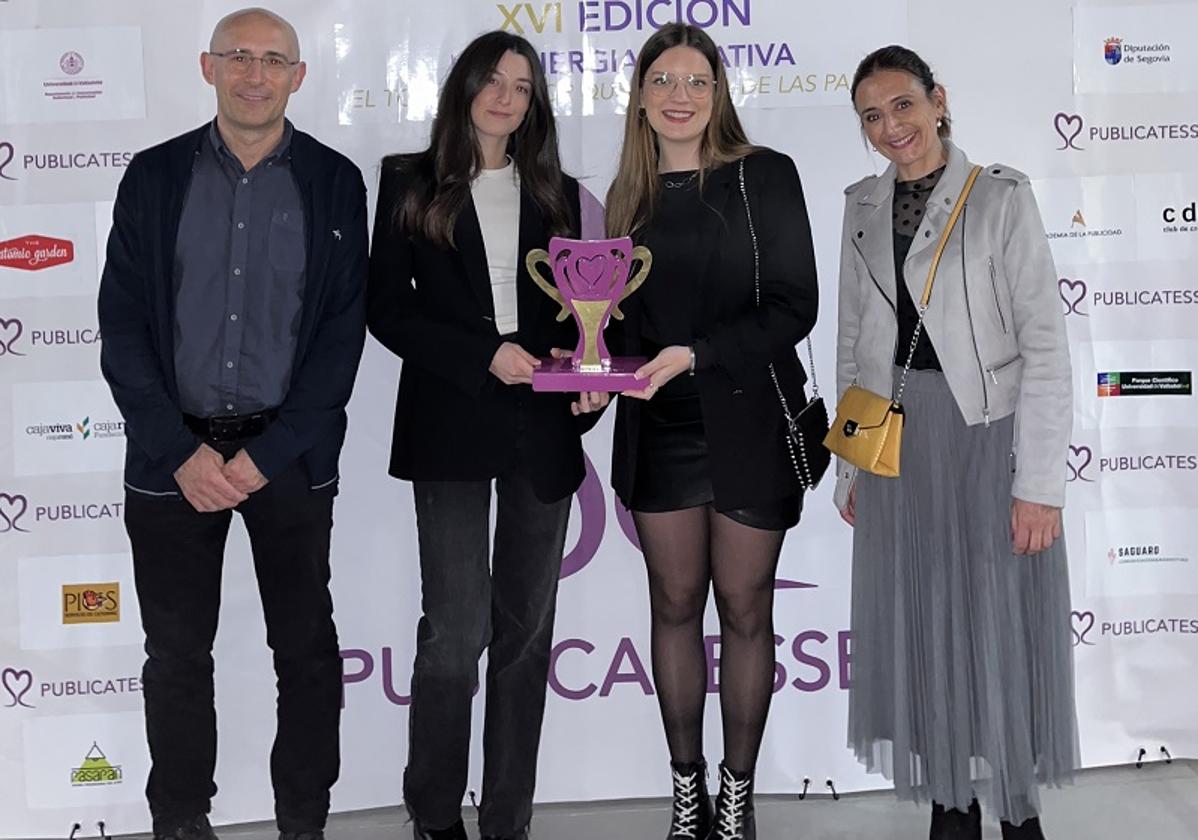 El equipo de la UA en la gala del XVI Festival Publicatessen en Valladolid.