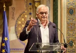 Esteban González Pons, enm la presentación en Valencia del último libro de Margallo.