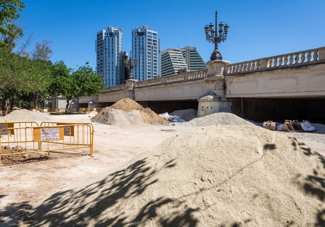 Inicio de obras para crear los estanques en el puente del Ángel Custodio.