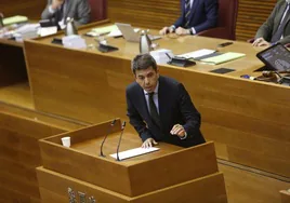 El presidente de la Generalitat, Carlos Mazón este jueves durante la sesión de control.