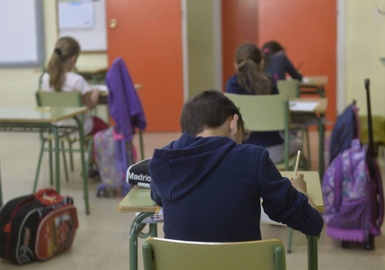 Alumnos realizando una evaluación de diagnóstico, en una imagen de archivo.