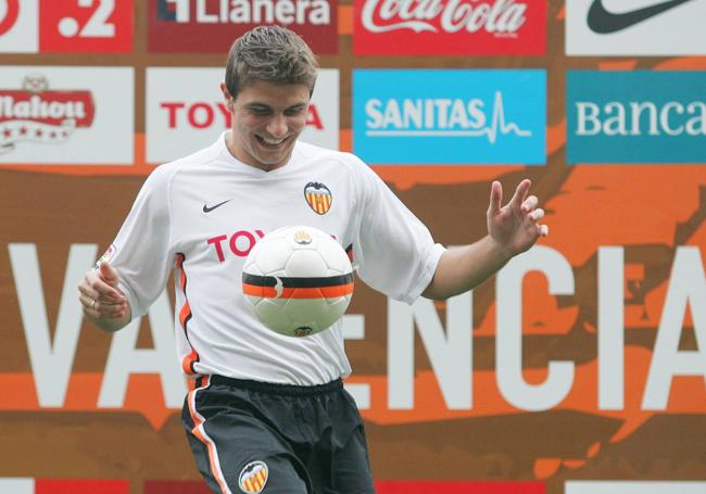 Joaquín, en su presentación como jugador del Valencia, en 2006.