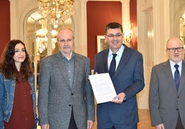 El expresidente Enric Morera, con el presidente del Consejo de Transparencia, Ricardo García Macho.