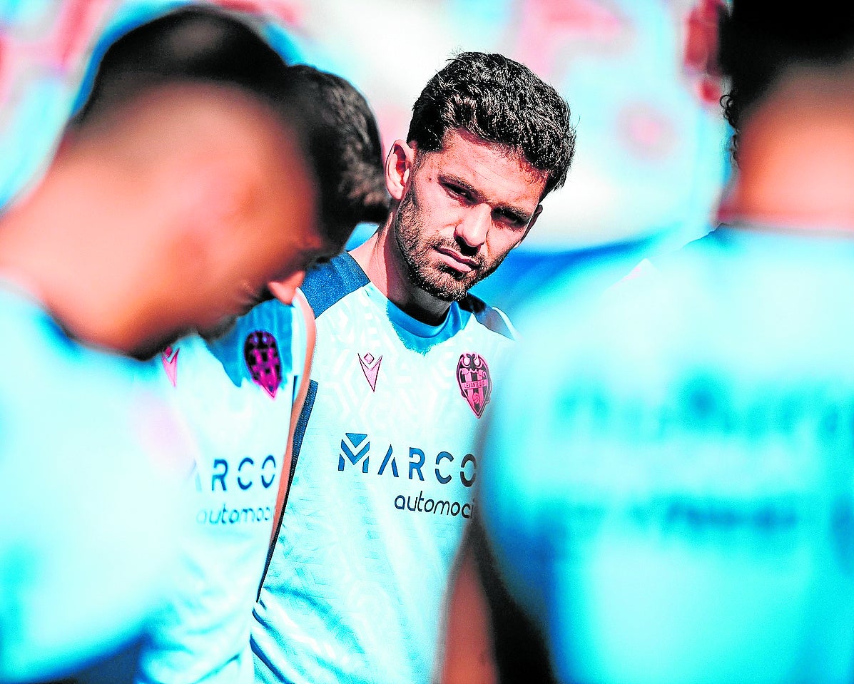 Dela, durante un entrenamiento del Levante de esta semana