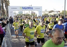 Corredores en el inicio de la 15K Valencia Abierta al Mar del año pasado.