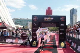 Así ha sido la emocionante llegada del Ironman de Valencia