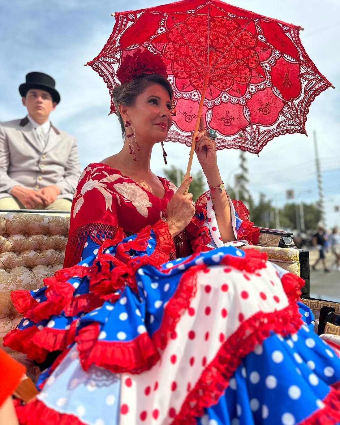 Esther Pastor, en su coche de caballos en la Feria de Abril.