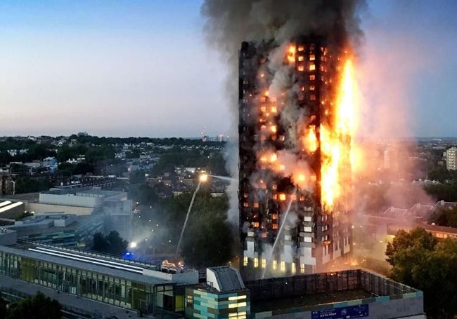 La torre Grenfell en Londres sufrió un pavoroso incendio el 14 de junio de 2017