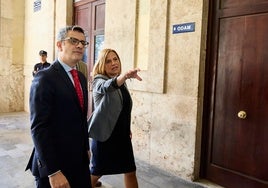 PIlar Bernabé, junto al ministro Bolaños, la semana pasada en Valencia.