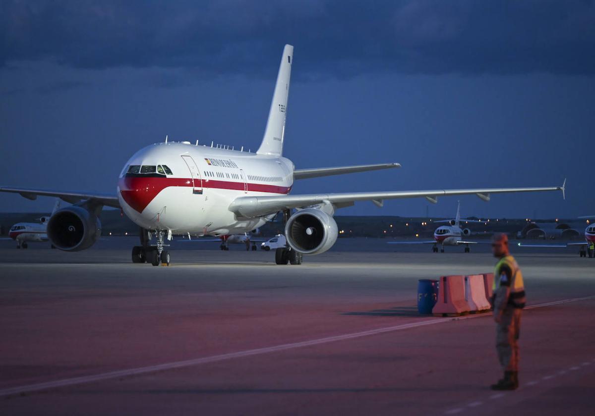 Aterriza en Loiu (Vizcaya) el avión militar medicalizado que ha repatriado al español Álex González desde Tailandia