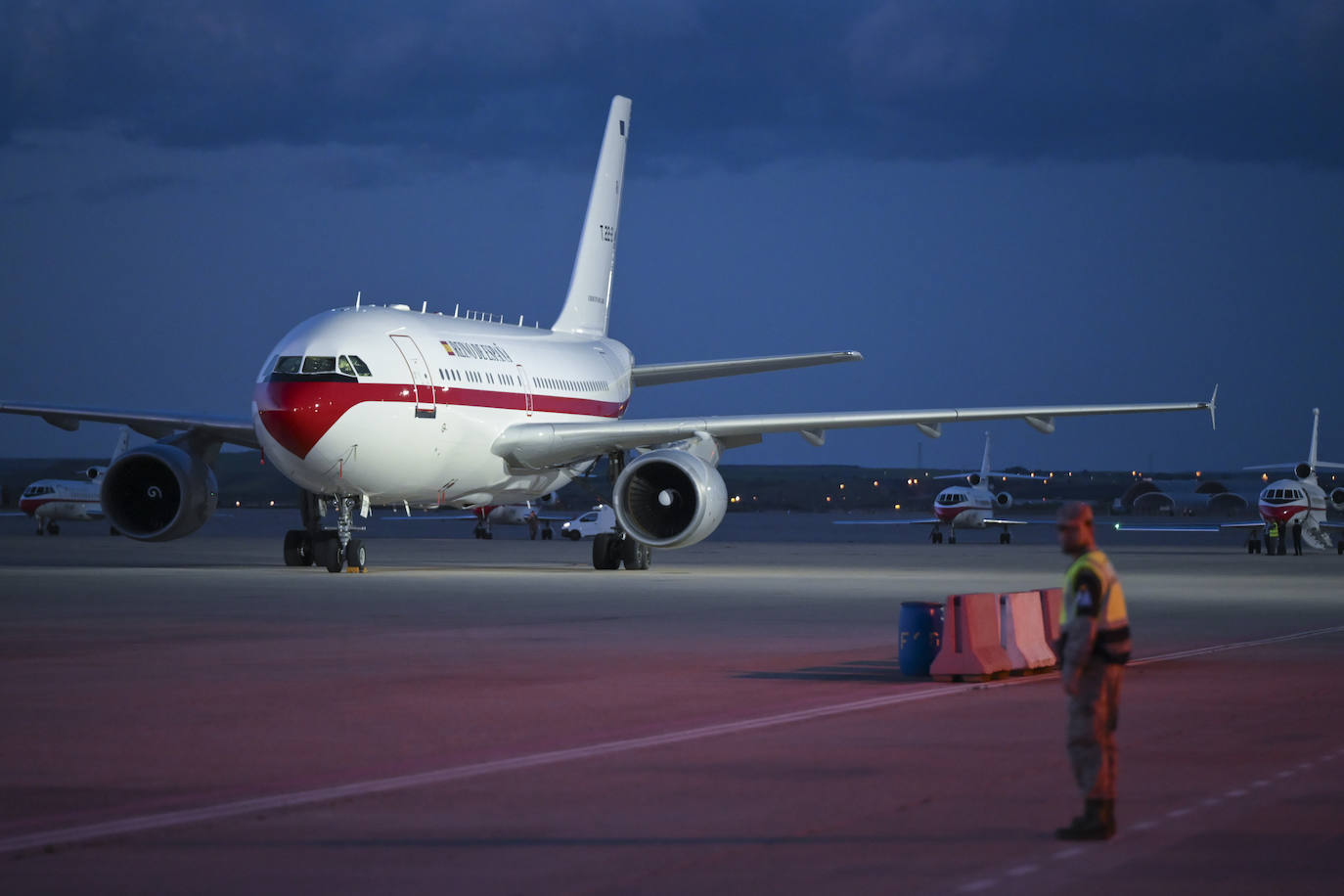 Aterriza en Loiu (Vizcaya) el avión militar medicalizado que ha repatriado al español Álex González desde Tailandia