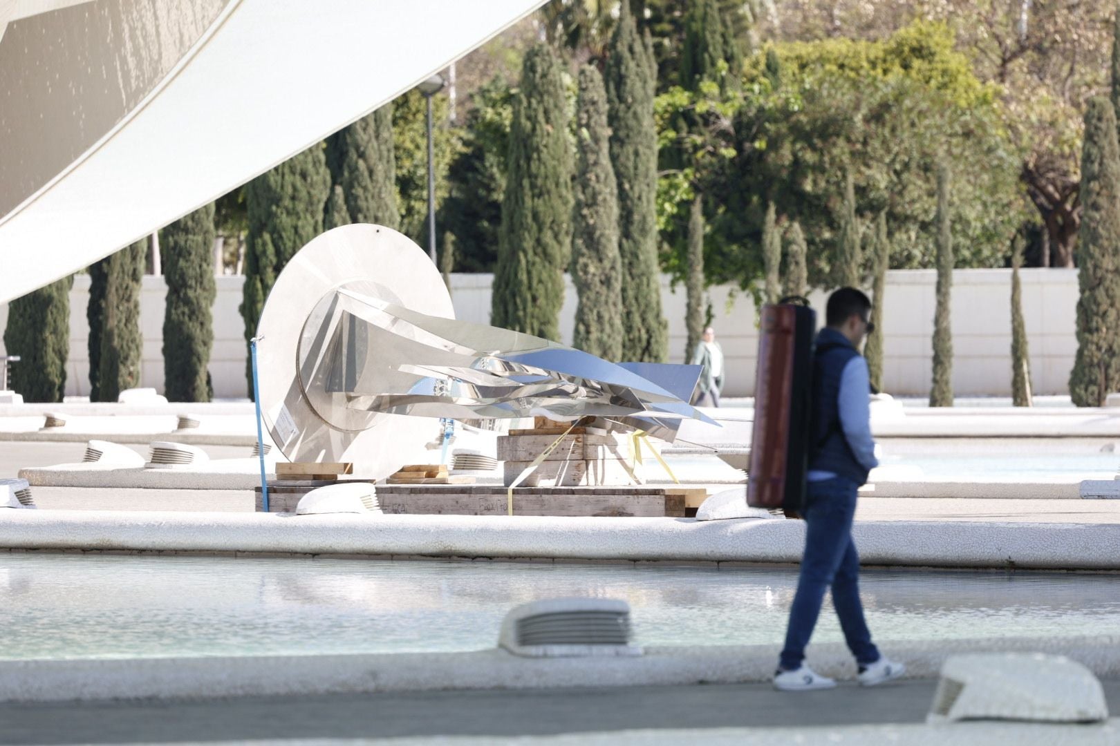 Monumentales esculturas en mármol y bronce llegan a Valencia