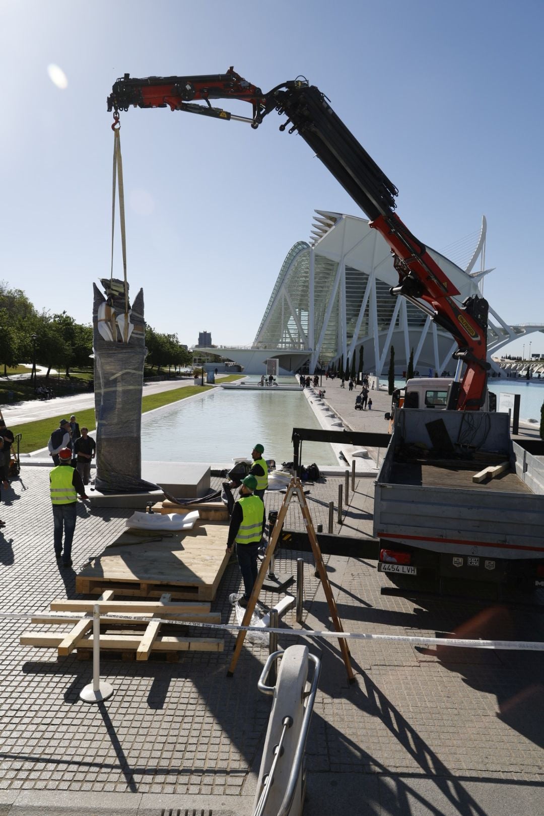 Monumentales esculturas en mármol y bronce llegan a Valencia