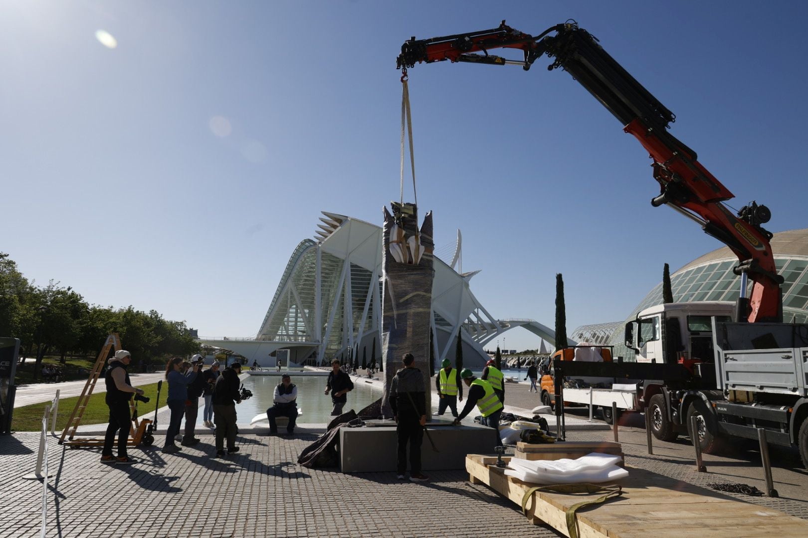 Monumentales esculturas en mármol y bronce llegan a Valencia