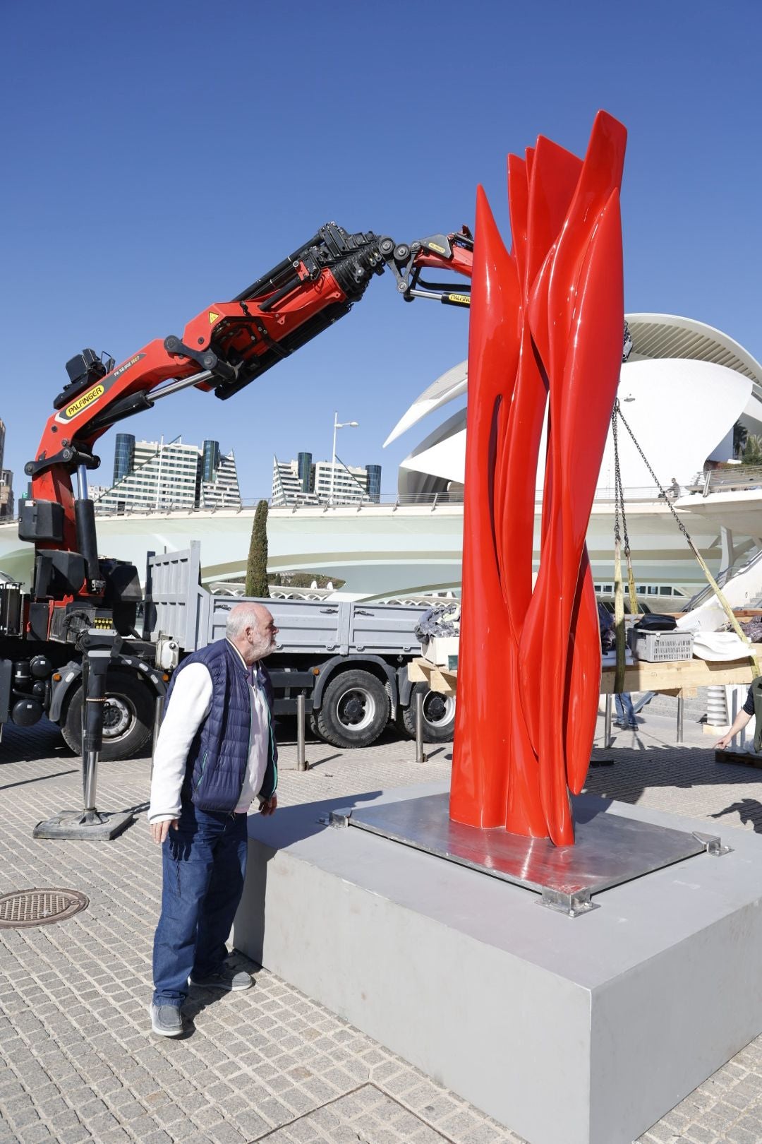 Monumentales esculturas en mármol y bronce llegan a Valencia