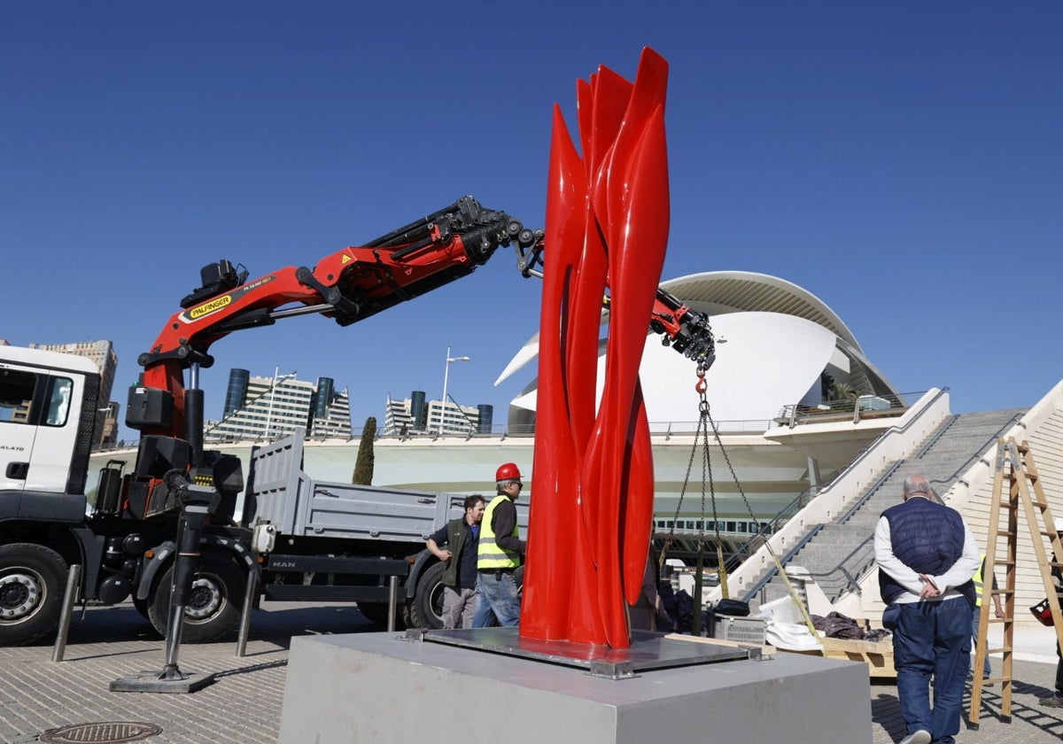 Monumentales esculturas en mármol y bronce llegan a Valencia