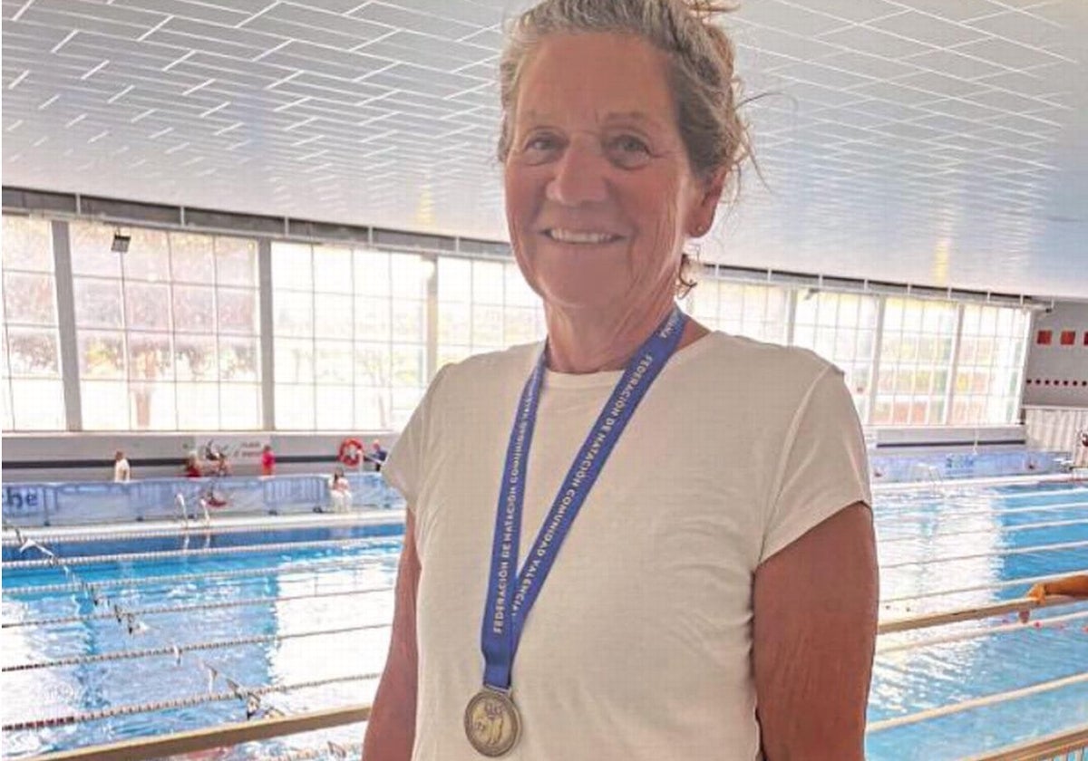 Ineke Weekers, con la medalla.