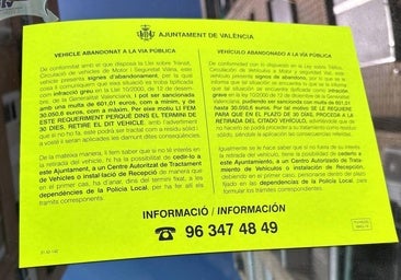 La pegatina amarilla de la Policía Local por la que puedes recibir una multa de 30.000 euros