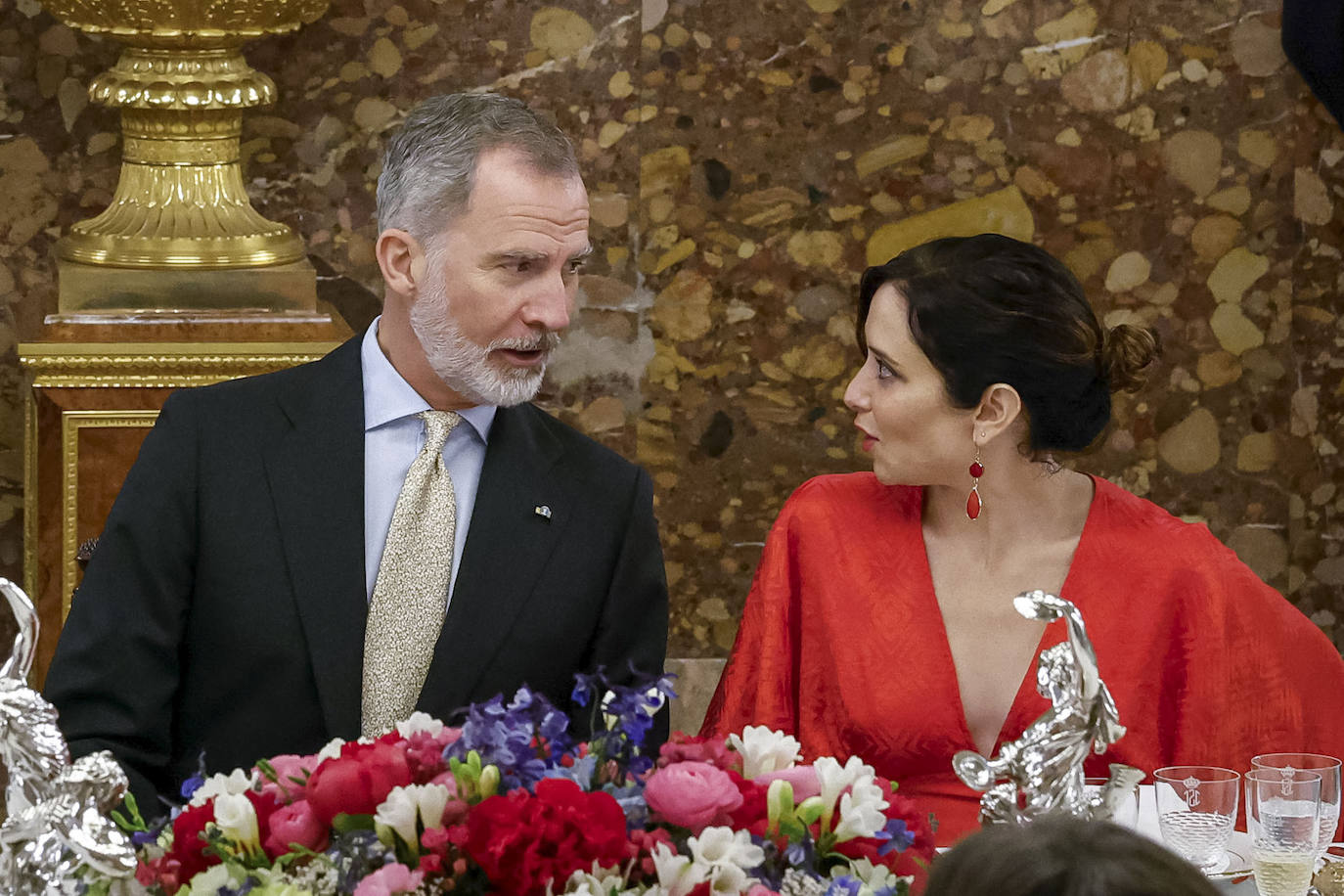 Letizia recupera su vestido rosa más primaveral para el almuerzo del Premio Cervantes