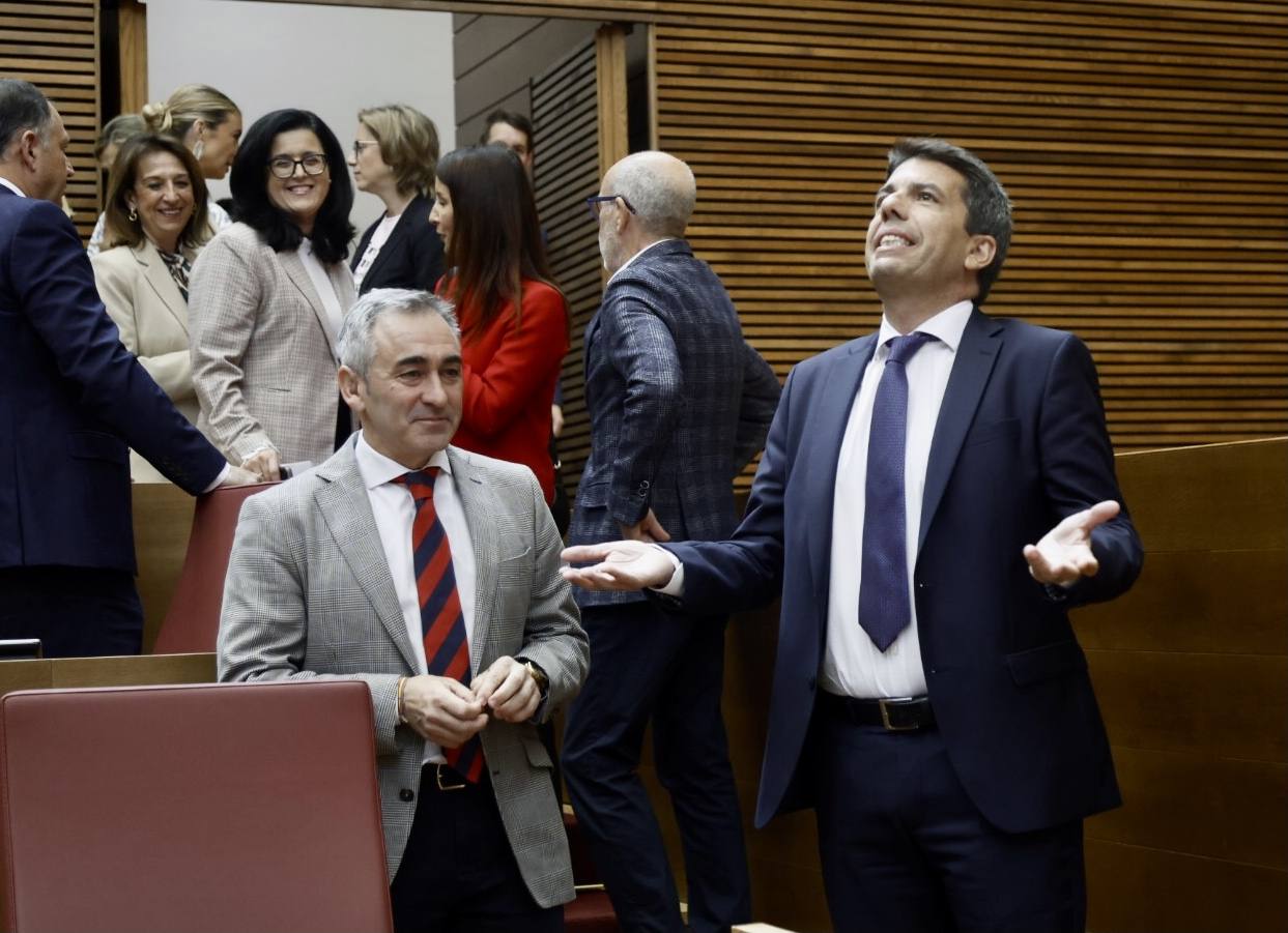 Sesión de control a Mazón en Les Corts este miércoles, en imágenes