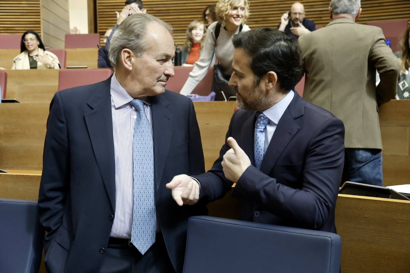 Sesión de control a Mazón en Les Corts este miércoles, en imágenes