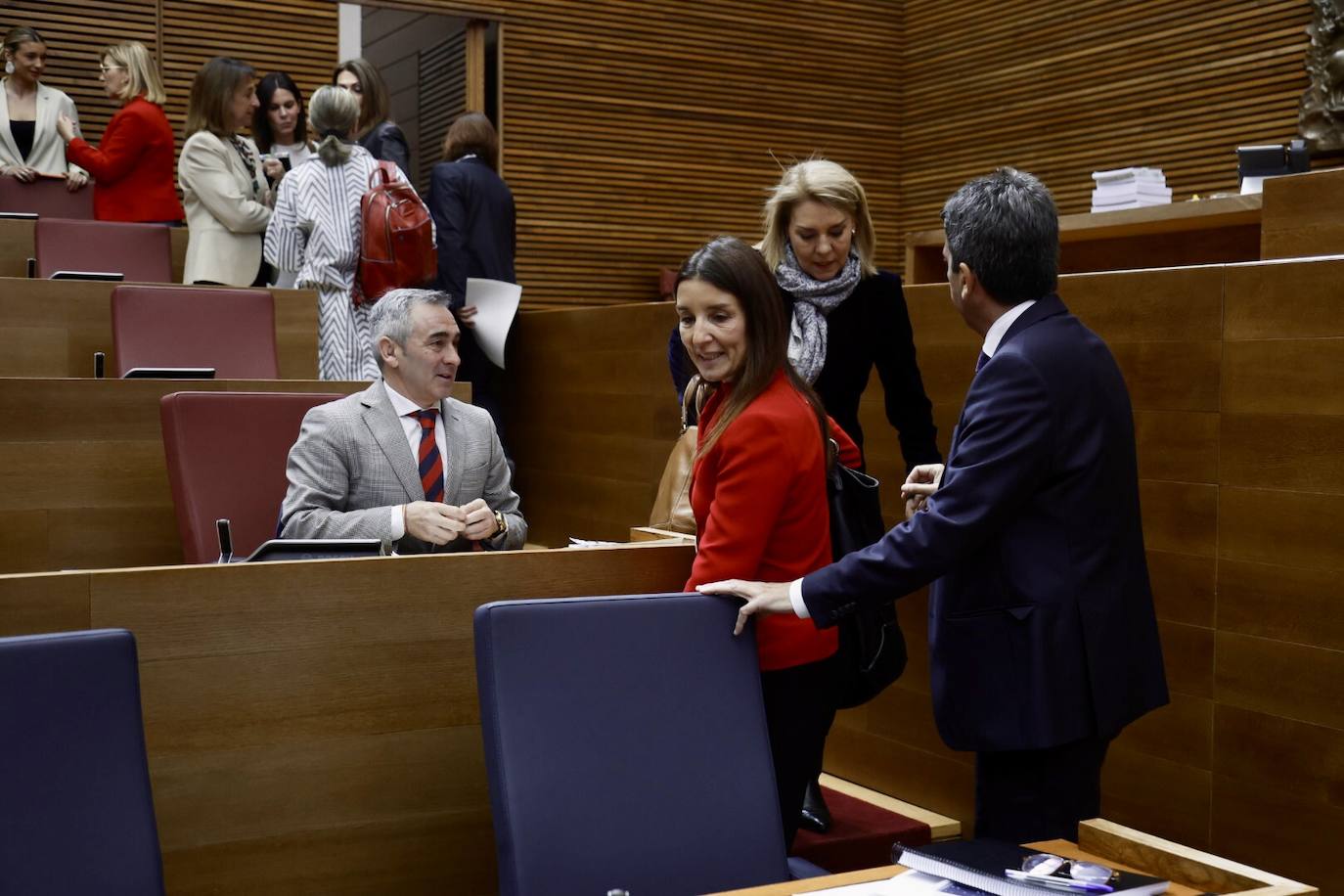 Sesión de control a Mazón en Les Corts este miércoles, en imágenes