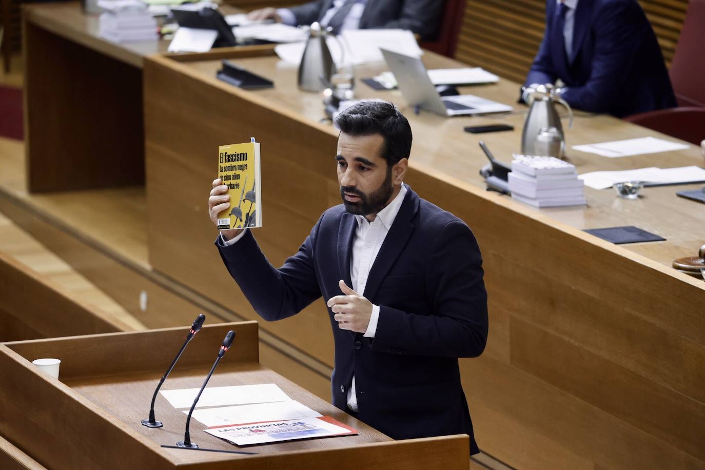 Sesión de control a Mazón en Les Corts este miércoles, en imágenes