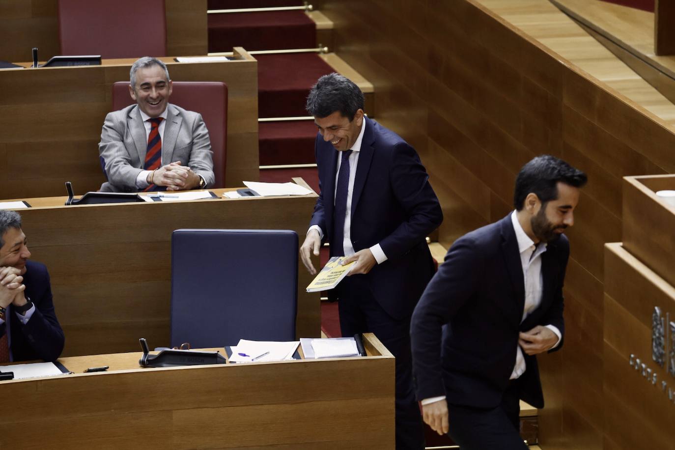 Sesión de control a Mazón en Les Corts este miércoles, en imágenes