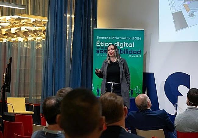 Cynthia Primo, facility Management de United Nations Global Service Centre, durante su intervención en la Semana Informática 2024.