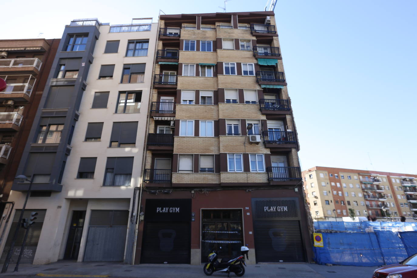 Desalojado un edificio en Valencia por una grieta