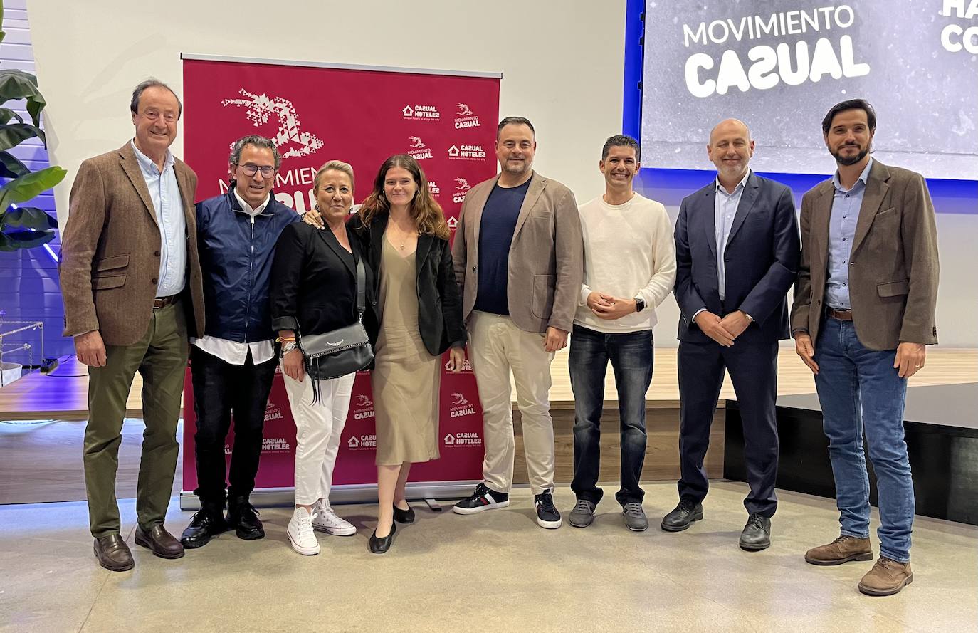 Javier Vallés, Víctor Pérez, Mónica Morales, María Ferrando, Juan Carlos Sanjuán, Fede Fuster, Javier García Cuenca y Miguel Blanch en la presentación de Casual hoteles.