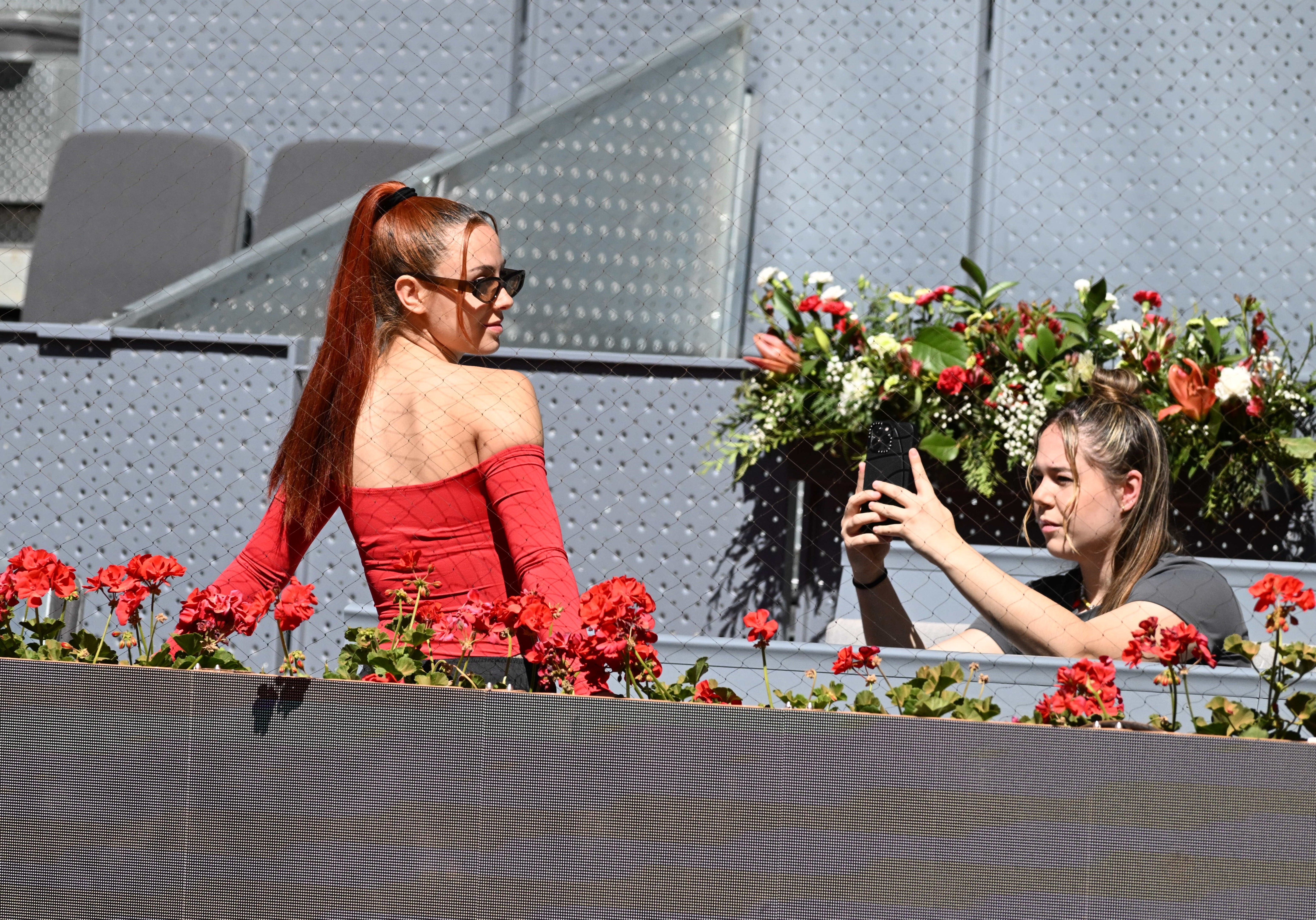 La influencer Ari Geli (c)