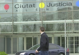 Entrada principal de la Ciudad de la Justicia de Valencia.