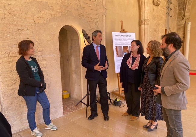 El vicepresidente Barrera ha visitado este jueves los trabajos de restauración y limpieza de los confesionarios del Centro del Carmen.