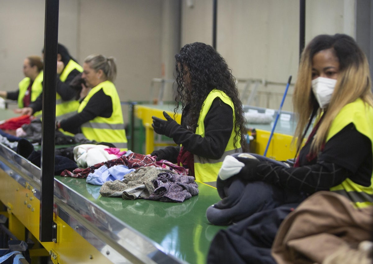 Imagen secundaria 1 - Los reyes de la ropa reciclada