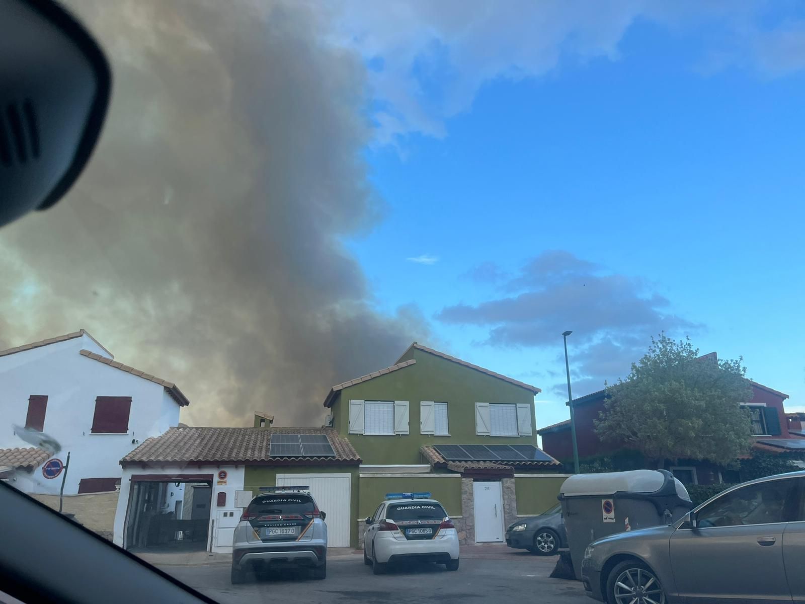 Imágenes del incendio en Riba-roja junto al Turia