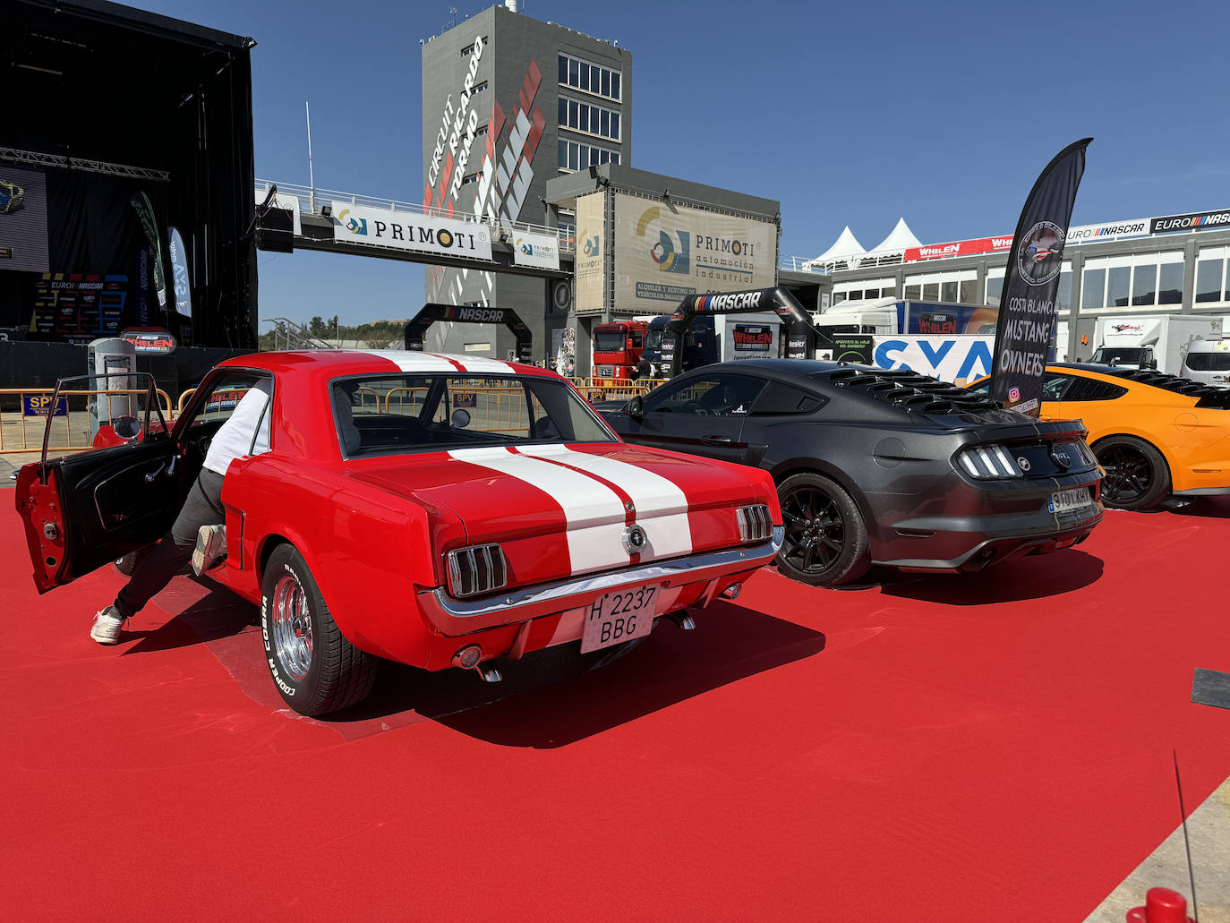 Los mejores coches americanos se citaron en el Circuit Ricardo Tormo