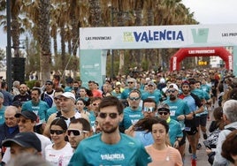 Corredores toman la salida en la 15K Valencia Abierta al Mar.