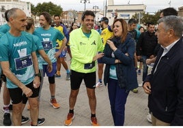 Carlos Mazón y la alcaldesa de Valencia, María José Catalá, antes de la carrera junto al director de LAS PROVINCIAS, Jesús Trelis, y el presidente del consejo de administración del periódico, Gonzalo Zarranz.