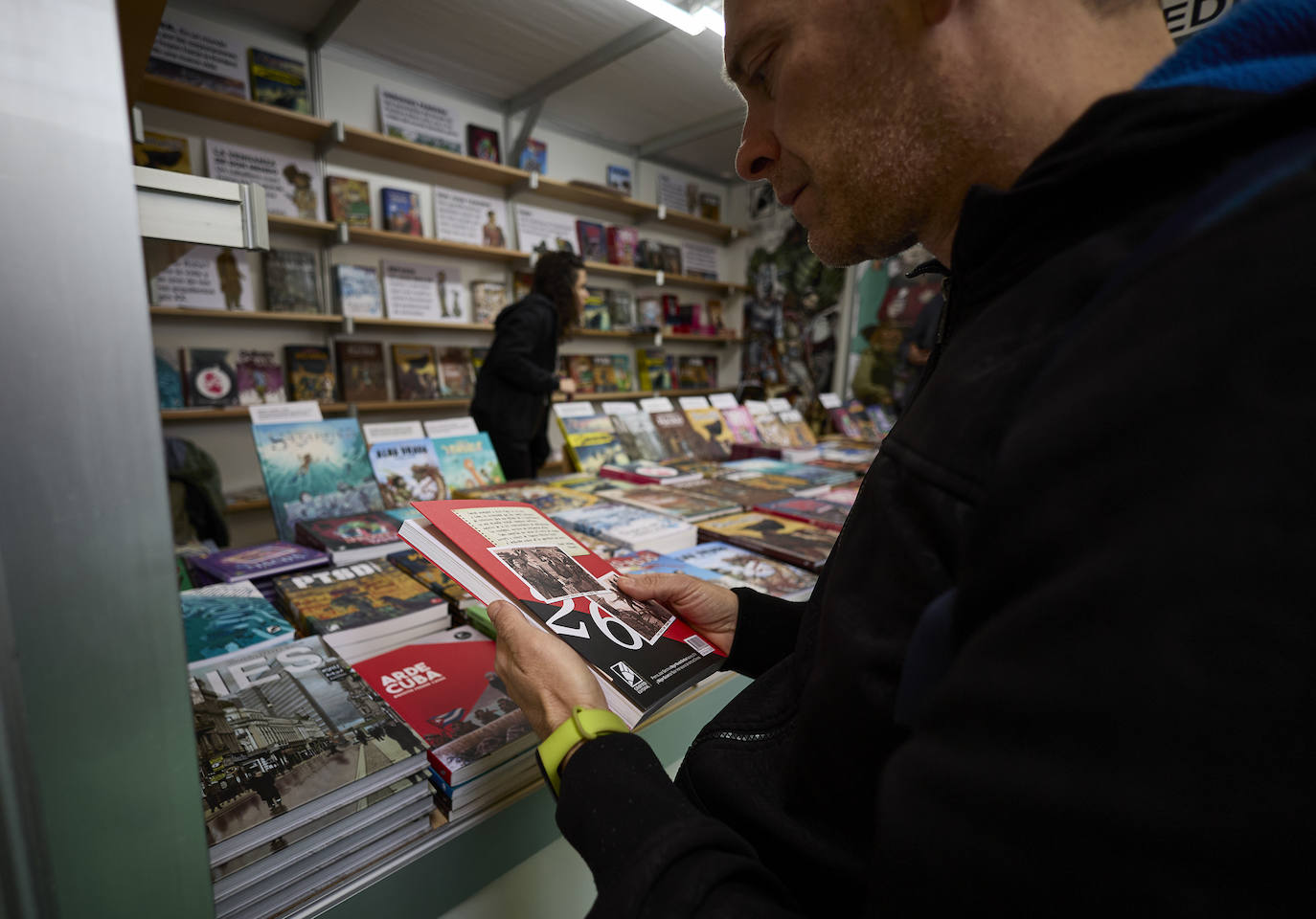 Llenazo en la Feria del Libro durante el miércoles festivo