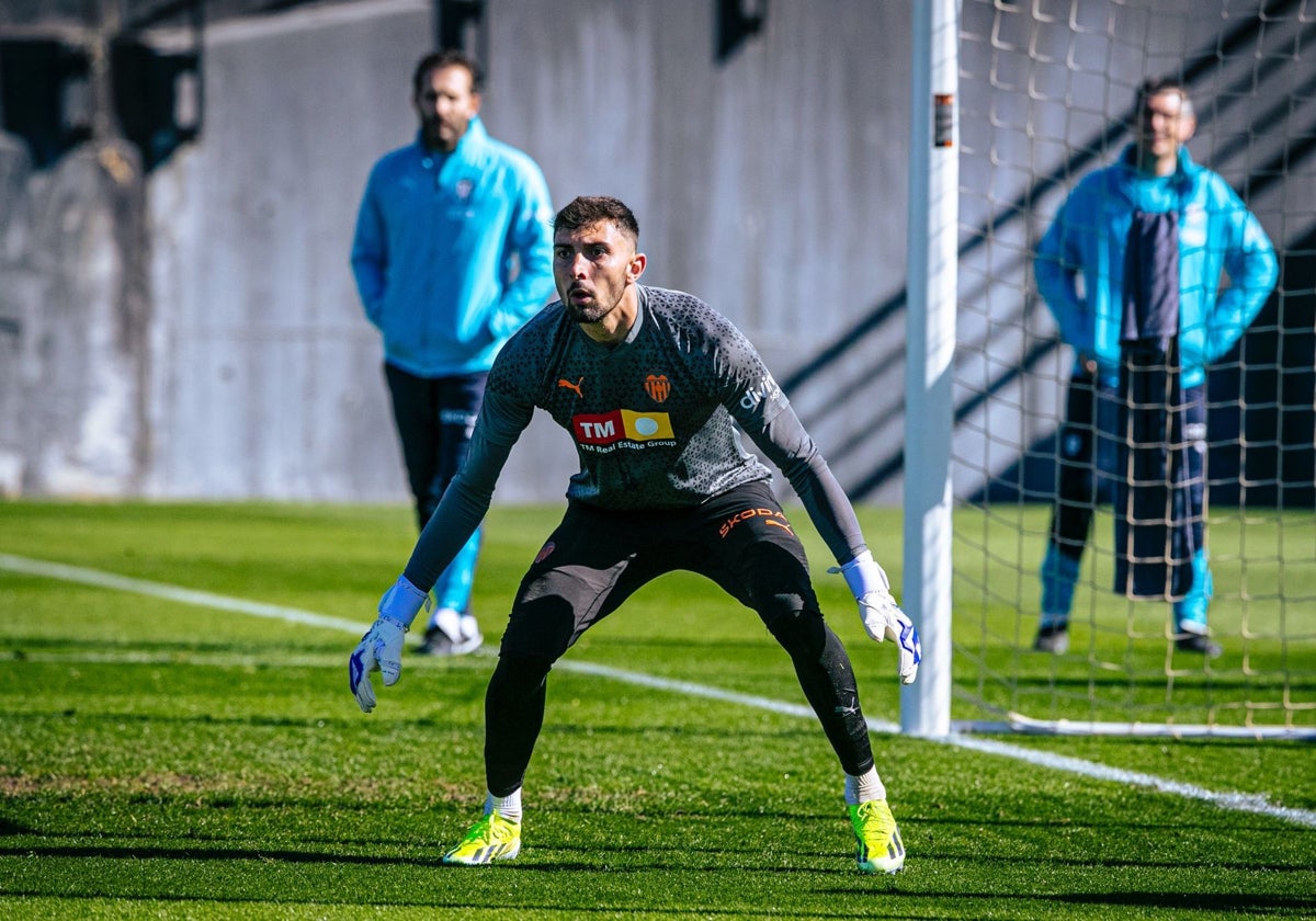 Cristian Rivero, durante un entrenamiento en Paterna.