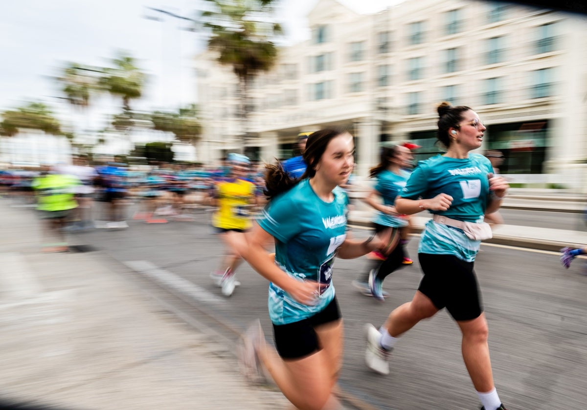 Mujeres, en la 15K Valencia Abierta al Mar del pasado abril de 2024.