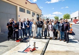 Técnicos y autoridades en la presentación de la iniciativa, este jueves en Ontinyent.