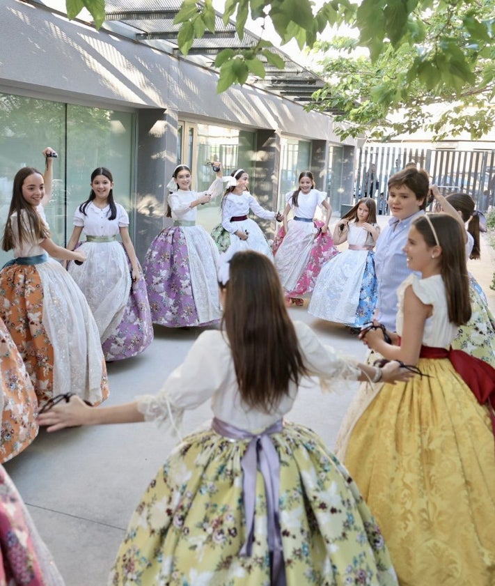 Imagen secundaria 2 - Ensayo de Marina García (FMIV 2024) y su corte infantil.