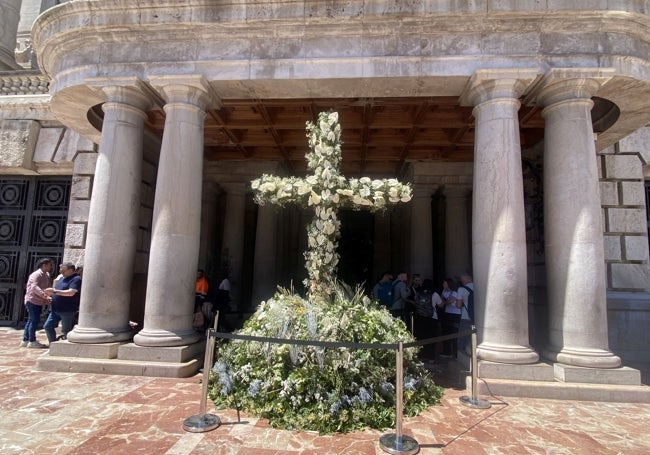 Cruz de mayo que se recupera en el Ayuntamiento de Valencia.